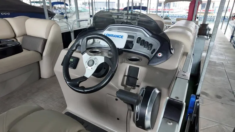 Slide: The Image of Sun Tracker Fishing Barge 22 2022 - 33