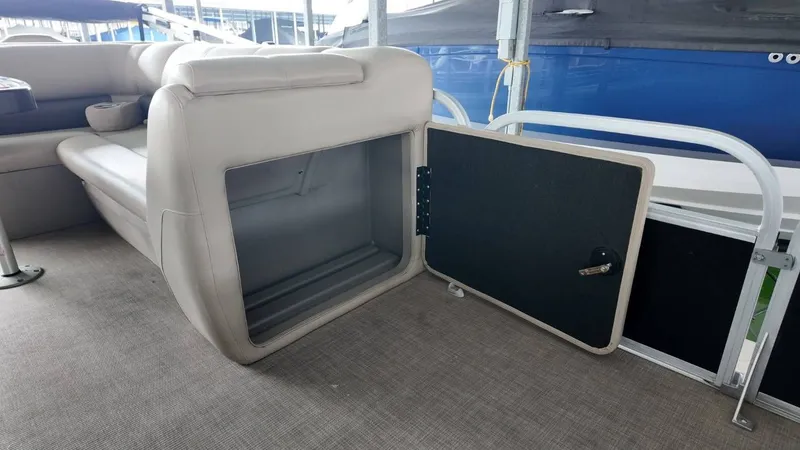 Slide: The Image of Sun Tracker Fishing Barge 22 2022 - 36