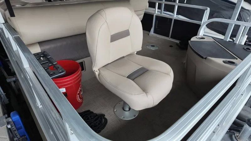 Slide: The Image of Sun Tracker Fishing Barge 22 2022 - 46