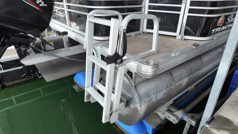 Slide: The Image of Sun Tracker Fishing Barge 22 2022 - 51