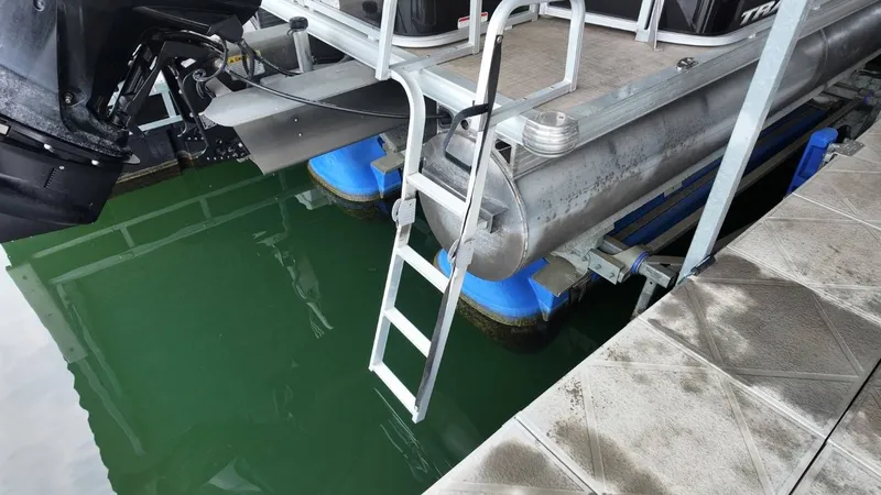 Slide: The Image of Sun Tracker Fishing Barge 22 2022 - 52