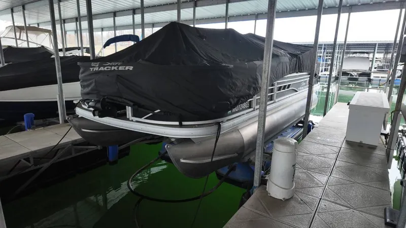 Slide: The Image of Sun Tracker Fishing Barge 22 2022 - 59