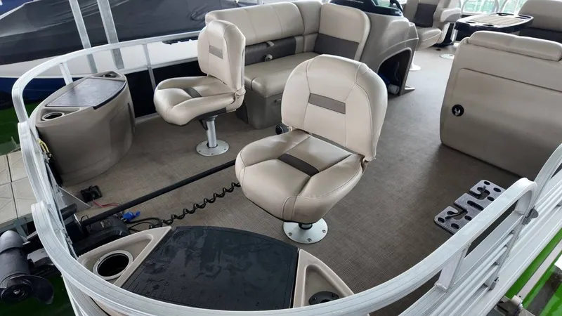 Slide: The Image of Sun Tracker Fishing Barge 22 2022 - 9