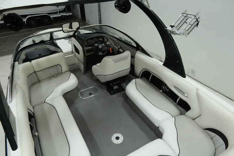 Slide: The Image of Malibu Wakesetter 23 LSV 2004 - 10