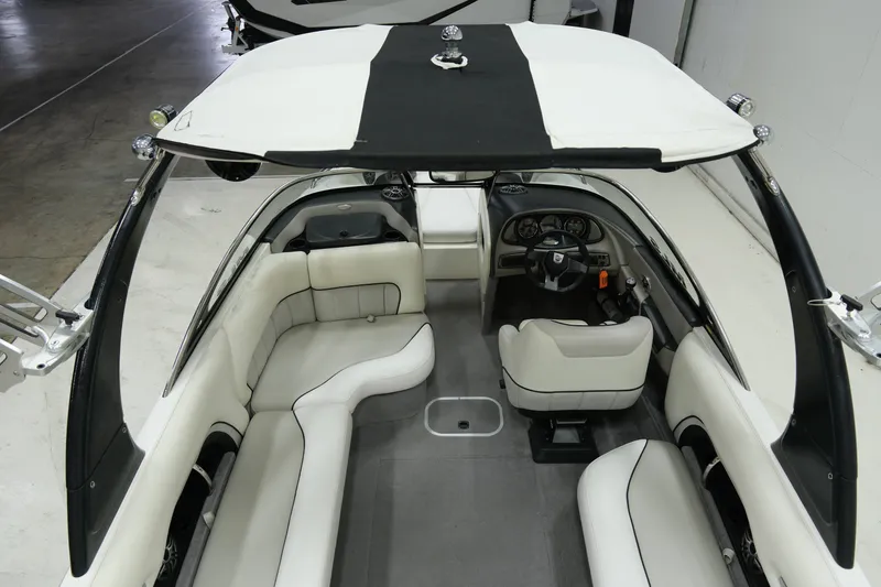 Slide: The Image of Malibu Wakesetter 23 LSV 2004 - 11