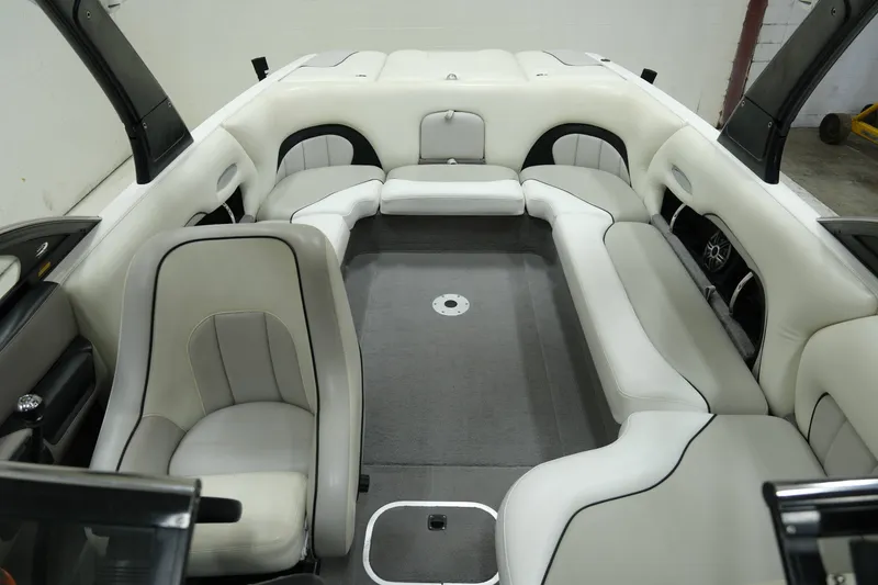 Slide: The Image of Malibu Wakesetter 23 LSV 2004 - 12