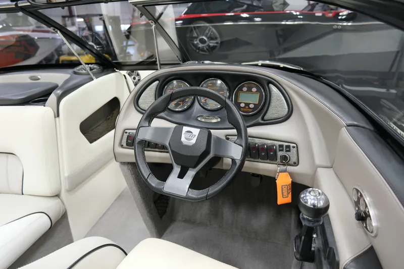 Slide: The Image of Malibu Wakesetter 23 LSV 2004 - 13