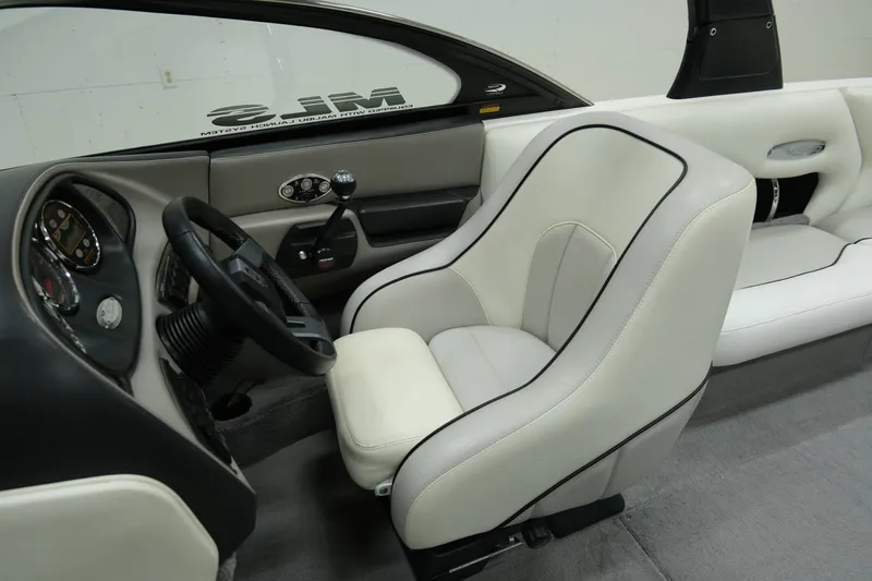 Slide: The Image of Malibu Wakesetter 23 LSV 2004 - 14