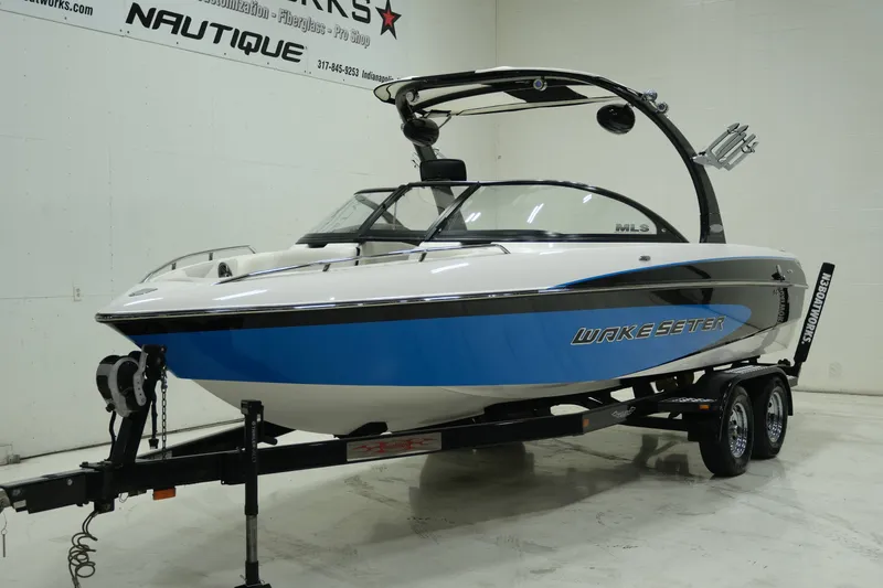 Slide: The Image of Malibu Wakesetter 23 LSV 2004 - 5