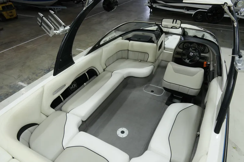 Slide: The Image of Malibu Wakesetter 23 LSV 2004 - 9