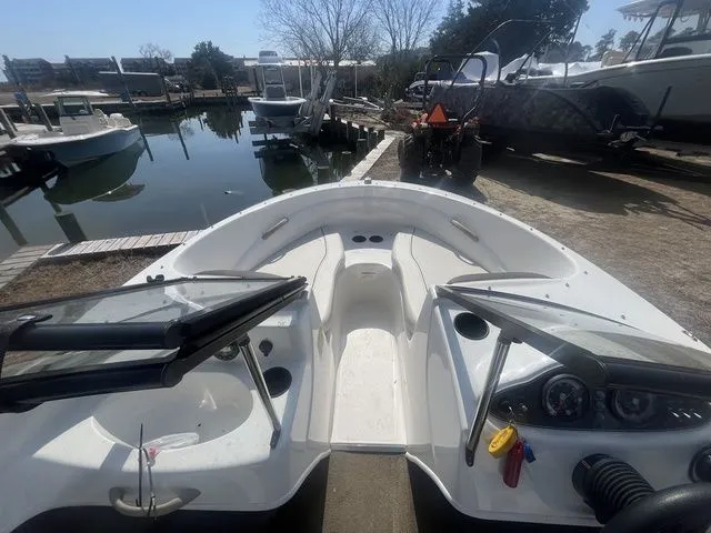 Slide: The Image of Bayliner 160 Bowrider 2021 - 7