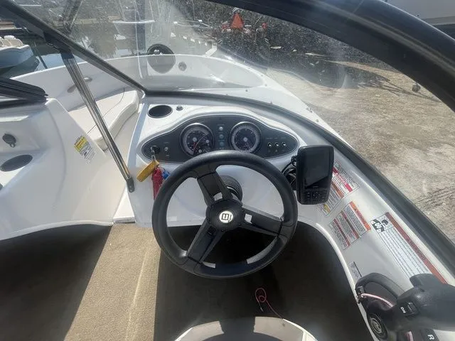 Slide: The Image of Bayliner 160 Bowrider 2021 - 9