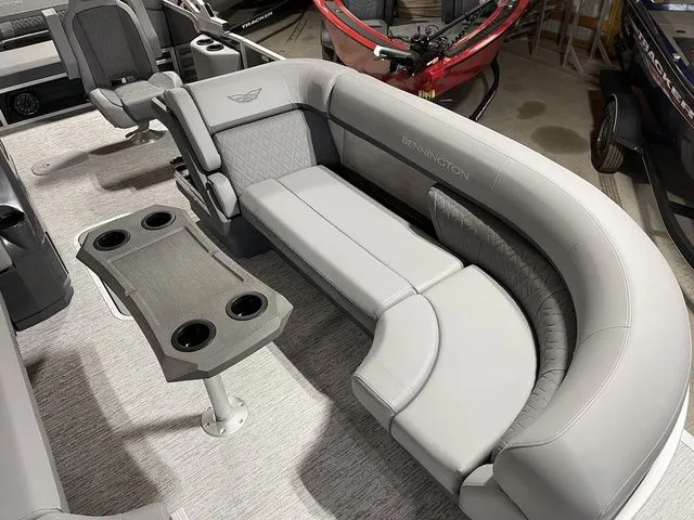 Slide: The Image of Bennington M Swingback 24 MSB 2026 - 14