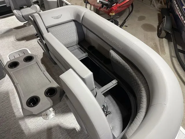 Slide: The Image of Bennington M Swingback 24 MSB 2026 - 15