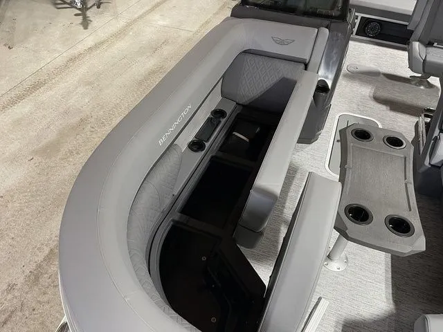 Slide: The Image of Bennington M Swingback 24 MSB 2026 - 17