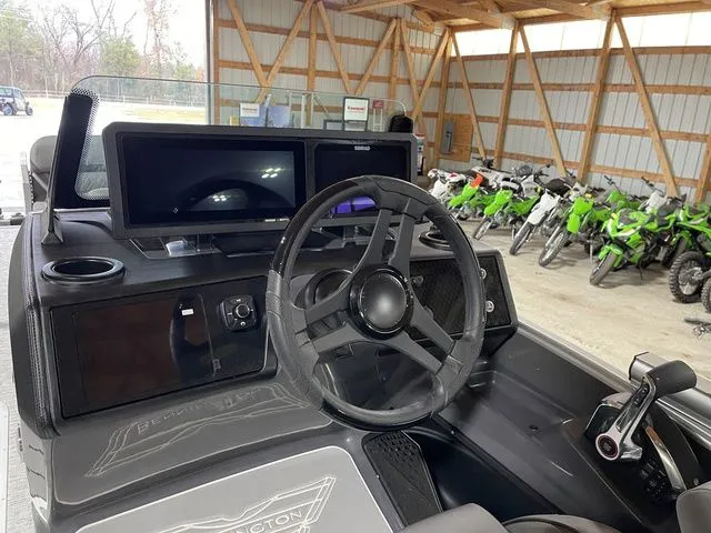 Slide: The Image of Bennington M Swingback 24 MSB 2026 - 24