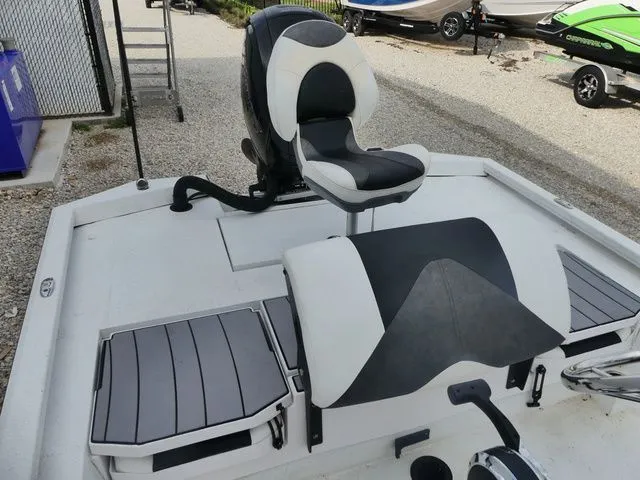 Slide: The Image of Vexus AVX1980CC 2021 - 12