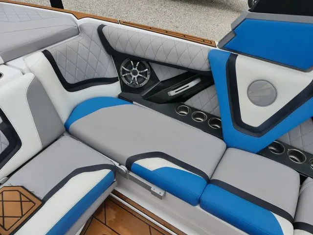 Slide: The Image of Tigé ZX1 2019 - 18