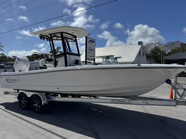 The Image of Robalo 246 Cayman 2026 - undefined