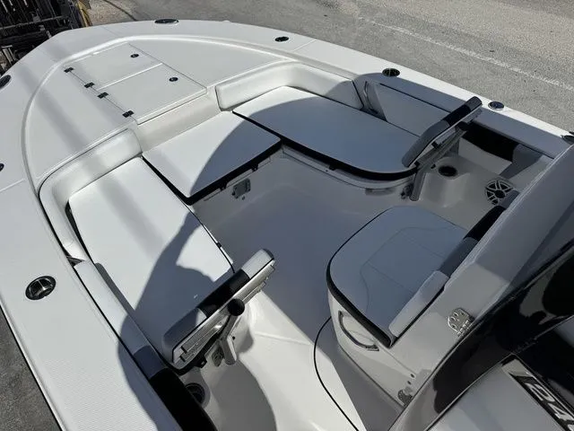 Slide: The Image of Robalo 246 Cayman 2026 - 11