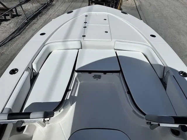 Slide: The Image of Robalo 246 Cayman 2026 - 12