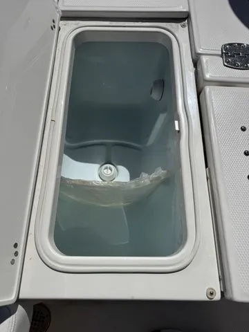 Slide: The Image of Robalo 246 Cayman 2026 - 26