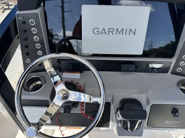 Slide: The Image of Robalo 246 Cayman 2026 - 28