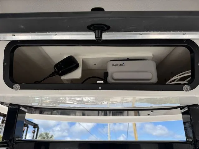 Slide: The Image of Robalo 246 Cayman 2026 - 29