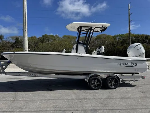 Slide: The Image of Robalo 246 Cayman 2026 - 3