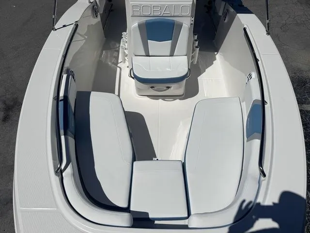 Slide: The Image of Robalo R200 Center Console 2026 - 16