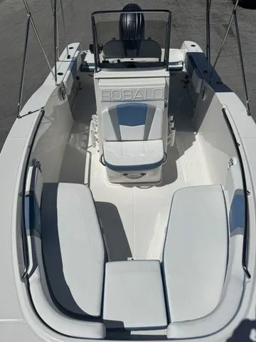 Slide: The Image of Robalo R200 Center Console 2026 - 17