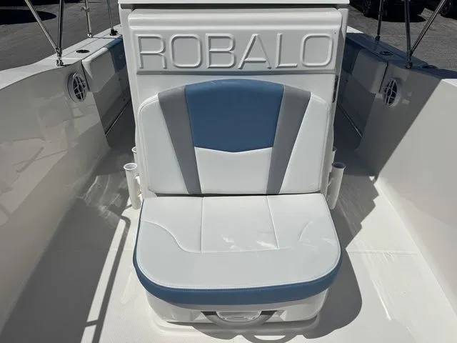 Slide: The Image of Robalo R200 Center Console 2026 - 18