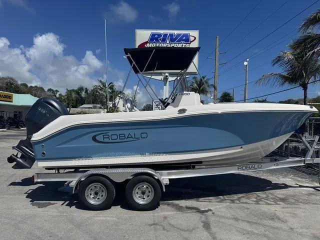 Slide: The Image of Robalo R200 Center Console 2026 - 6