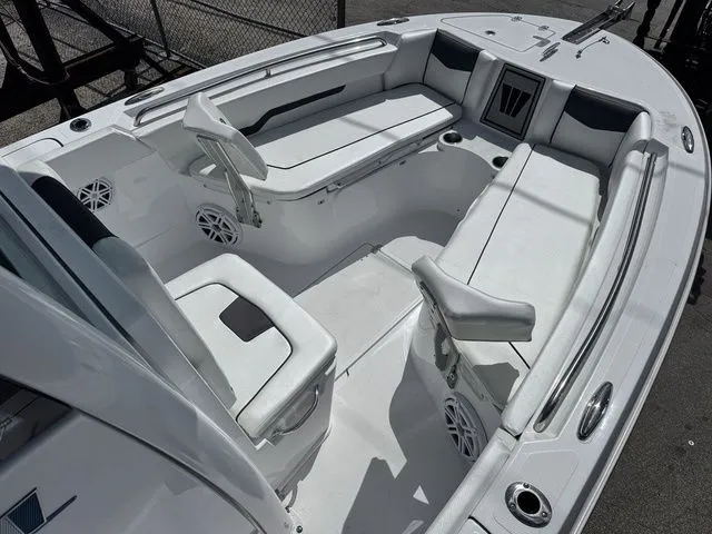 Slide: The Image of Wellcraft fisherman 223 2026 - 18