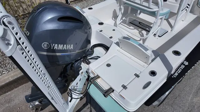 Slide: The Image of Robalo 206 Cayman 2023 - 10