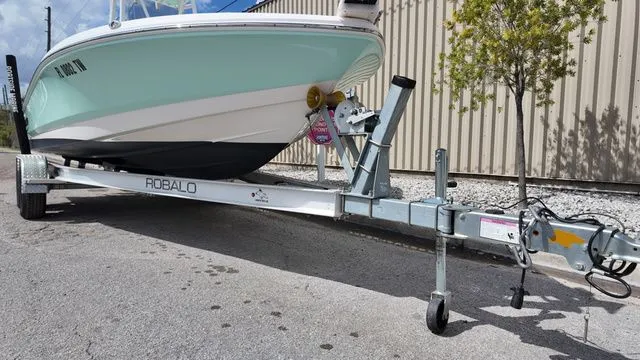 Slide: The Image of Robalo 206 Cayman 2023 - 12