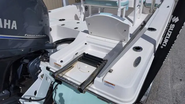Slide: The Image of Robalo 206 Cayman 2023 - 15