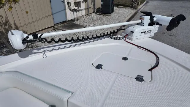 Slide: The Image of Robalo 206 Cayman 2023 - 18