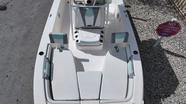 Slide: The Image of Robalo 206 Cayman 2023 - 20