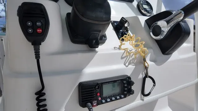 Slide: The Image of Robalo 206 Cayman 2023 - 27