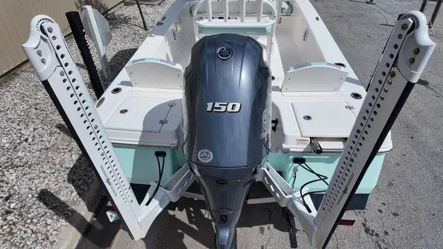 Slide: The Image of Robalo 206 Cayman 2023 - 3