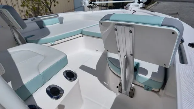 Slide: The Image of Robalo 206 Cayman 2023 - 35