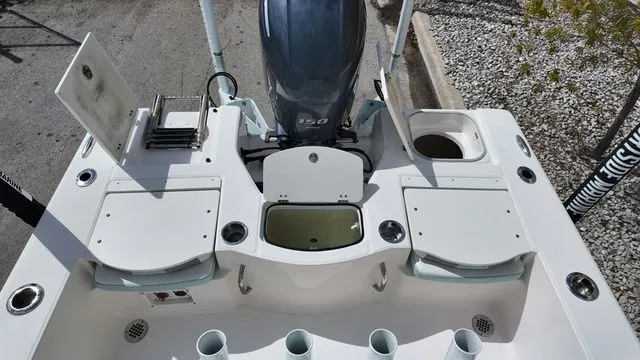 Slide: The Image of Robalo 206 Cayman 2023 - 37