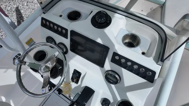 Slide: The Image of Robalo 206 Cayman 2023 - 40