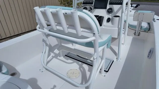 Slide: The Image of Robalo 206 Cayman 2023 - 45