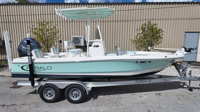 Slide: The Image of Robalo 206 Cayman 2023 - 7