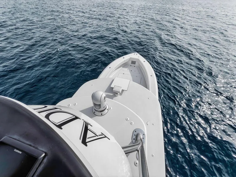 Slide: The Image of Bow view of 2010 Bahama 41 boat on open water. - 41