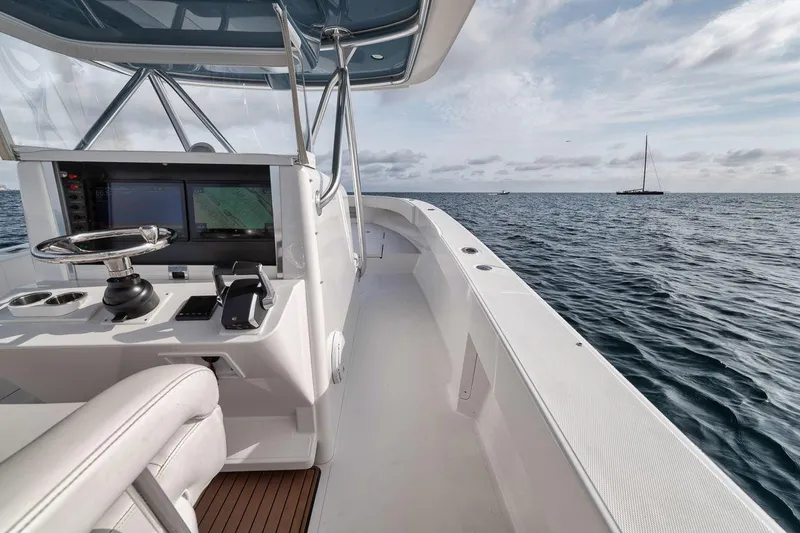 Slide: The Image of Bahama 41 2010 - 54