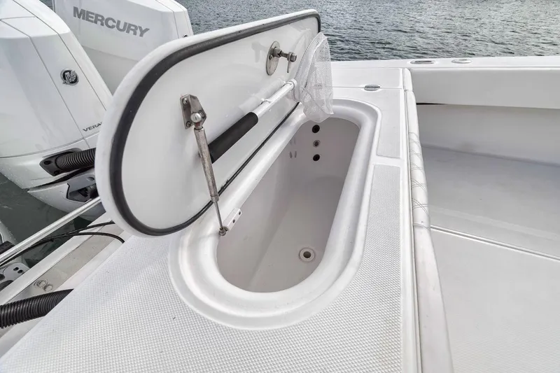 Slide: The Image of Bahama 41 2010 - 75