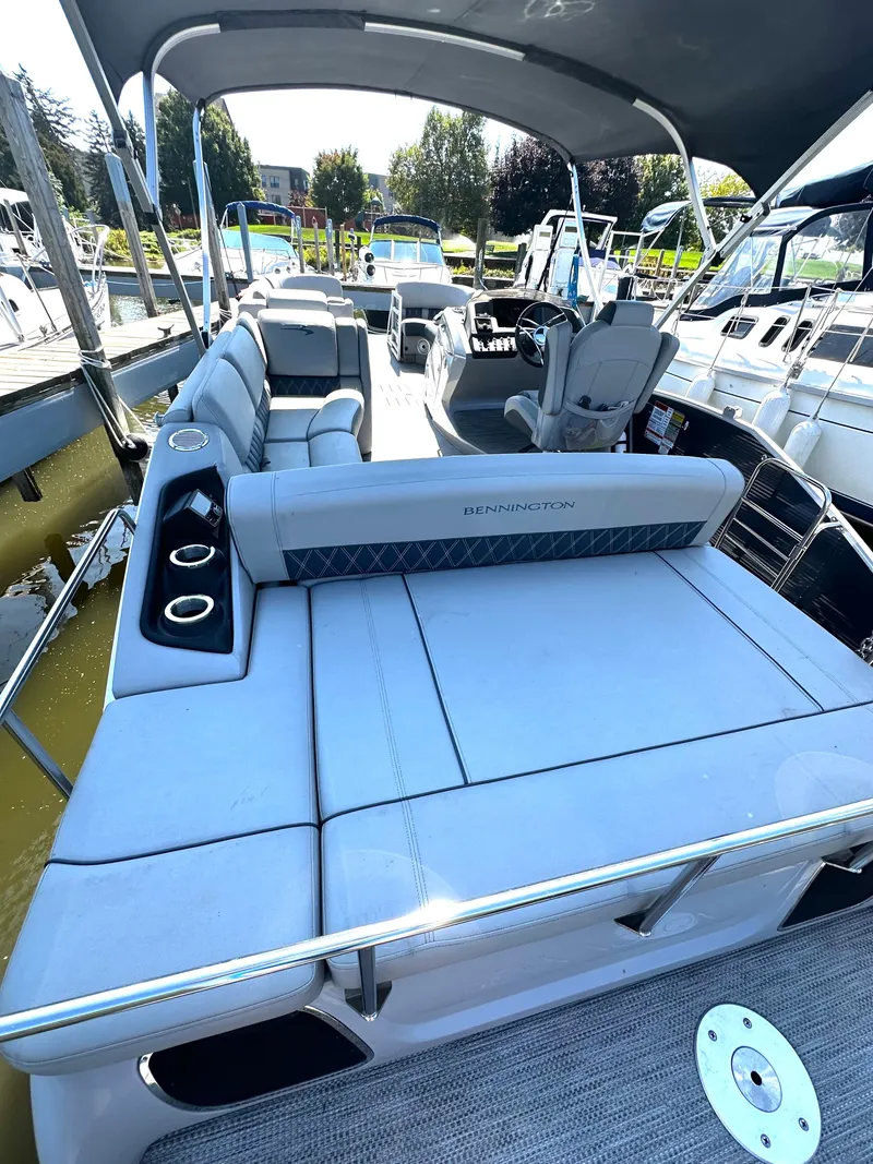 Slide: The Image of 2021 Bennington 25 QSB pontoon boat with luxurious interior. - 8
